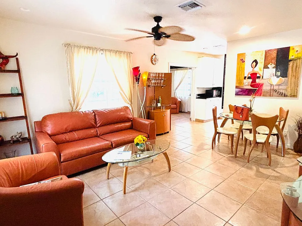 1136 NE 17th Way #1-2