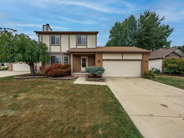 25687 Jeffery Ct, Chesterfield, MI 48051