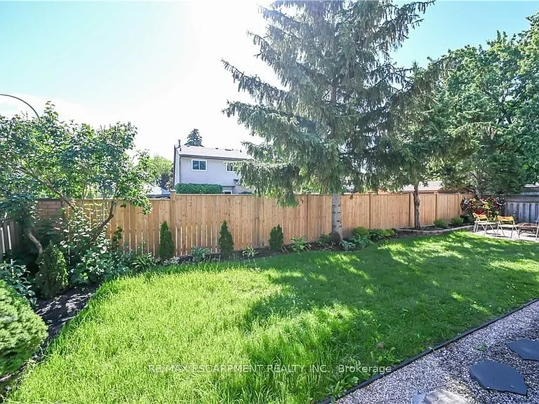 296 Winterberry Dr #LOWER — Photo 29