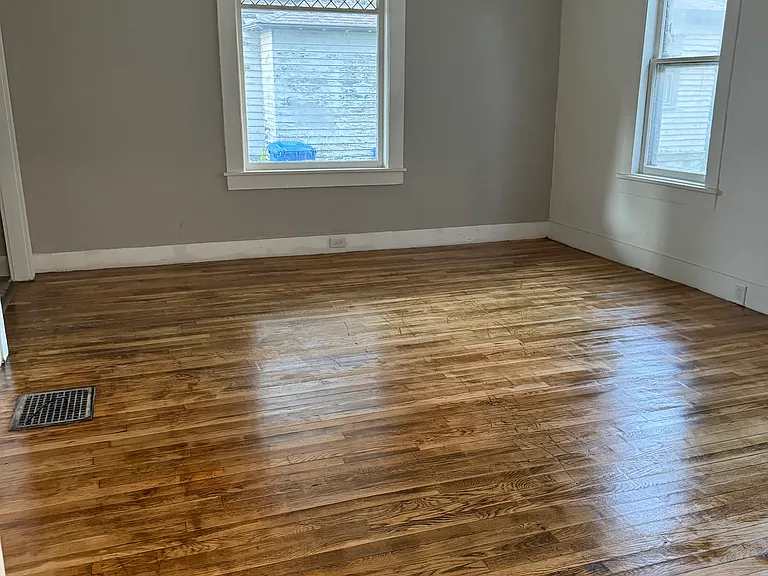 37 E Court St #1/2 — Photo 15