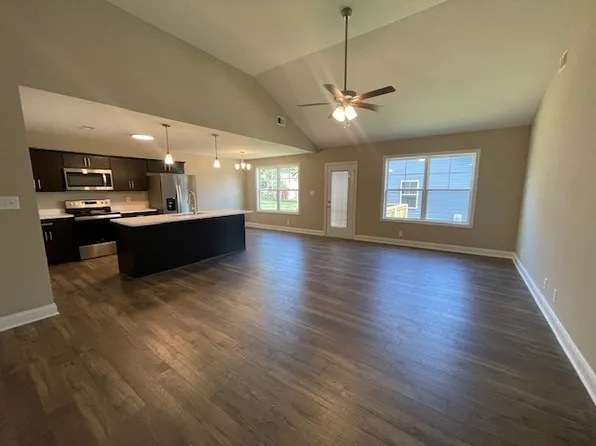 1105 Poppy Seed Dr, Oak Grove, KY 42262