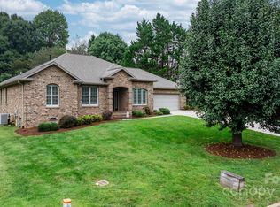307 Willowbrook Dr, Morganton, NC 28655