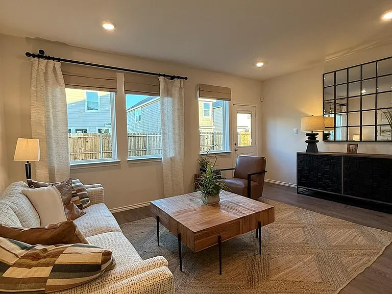 317 Clematis St — Photo 8