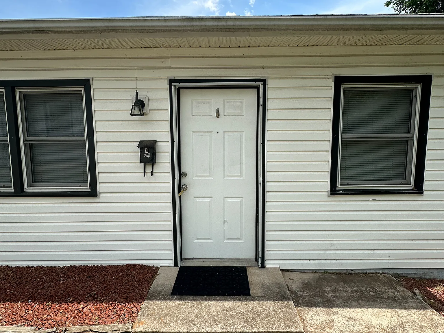 215 Floral Avenue (TRH) - J — Photo 1