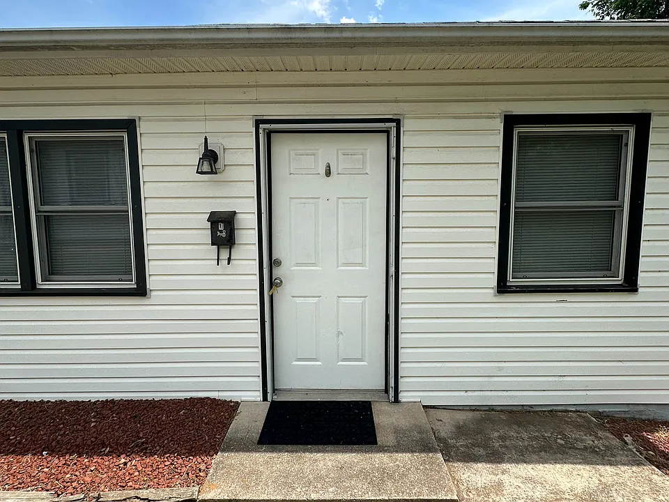 215 Floral Ave #J