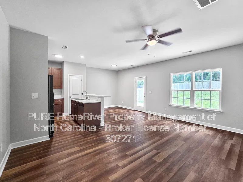 3 bed, 2.0 bath, 1200 sqft, $1,795 — Photo 3