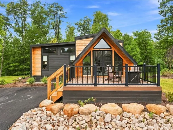 26 Agape Cir, Wyoming, RI 02898