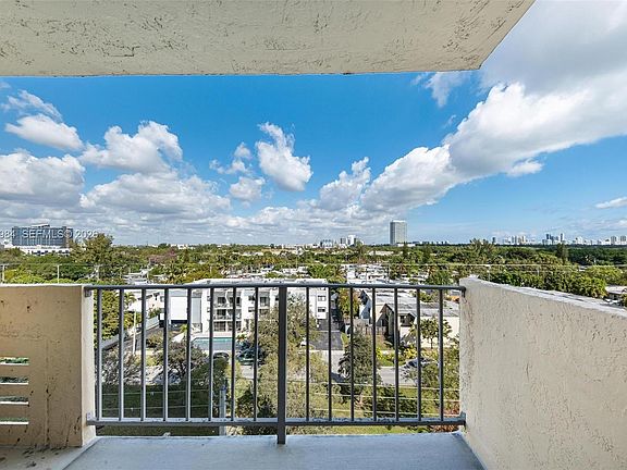 5th image of 2350 NE 135th St APT 811