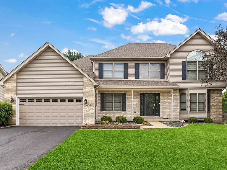 553 Danbury Dr — Photo 1