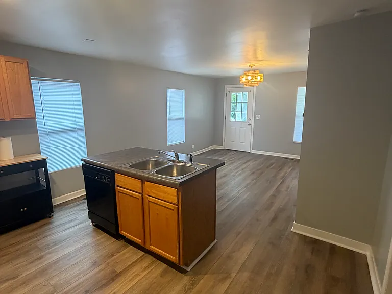 1103 Highland Ave — Photo 3