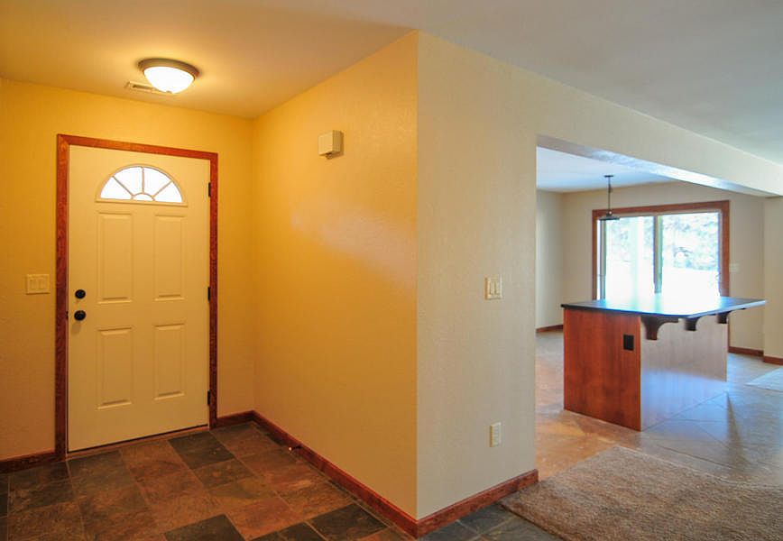 1st image of 520 11th St NE APT 3