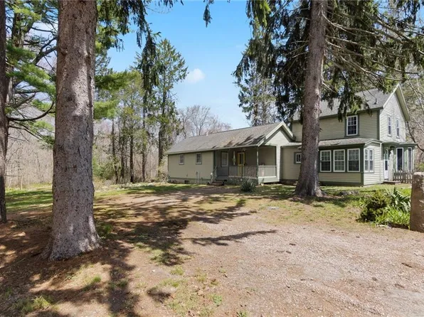 14 Collins Rd, Ashaway, RI 02804