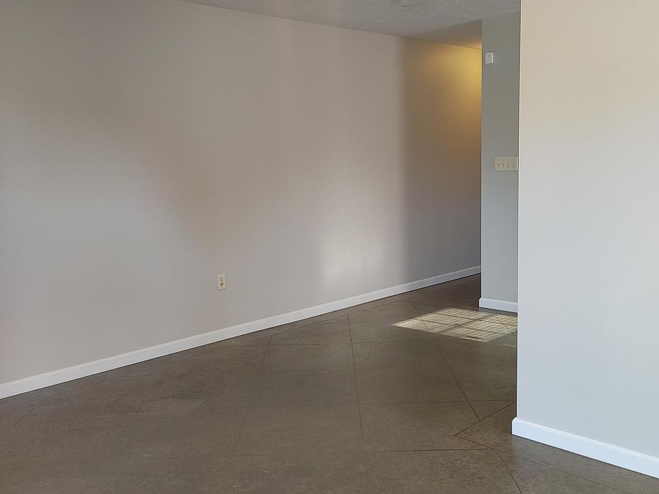 1st image of 2125 Rosemary Dr #X