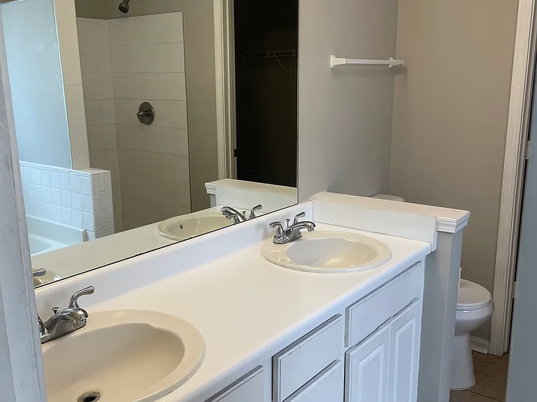 1241 Ling Way — Photo 3