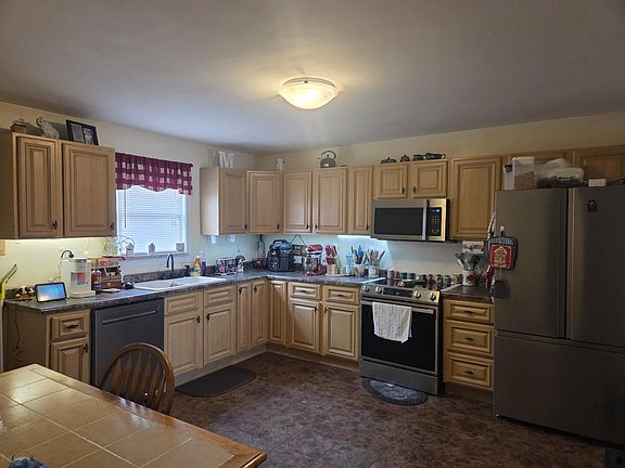 5th image of 1240 Stacy Lane Rd