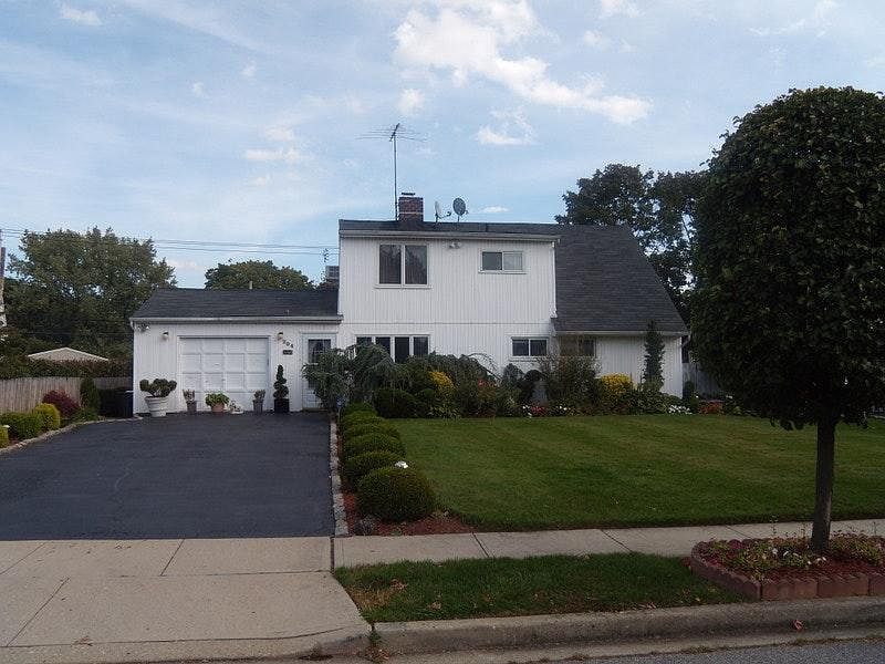 204 East Ave, Hicksville, NY 11801 Zillow