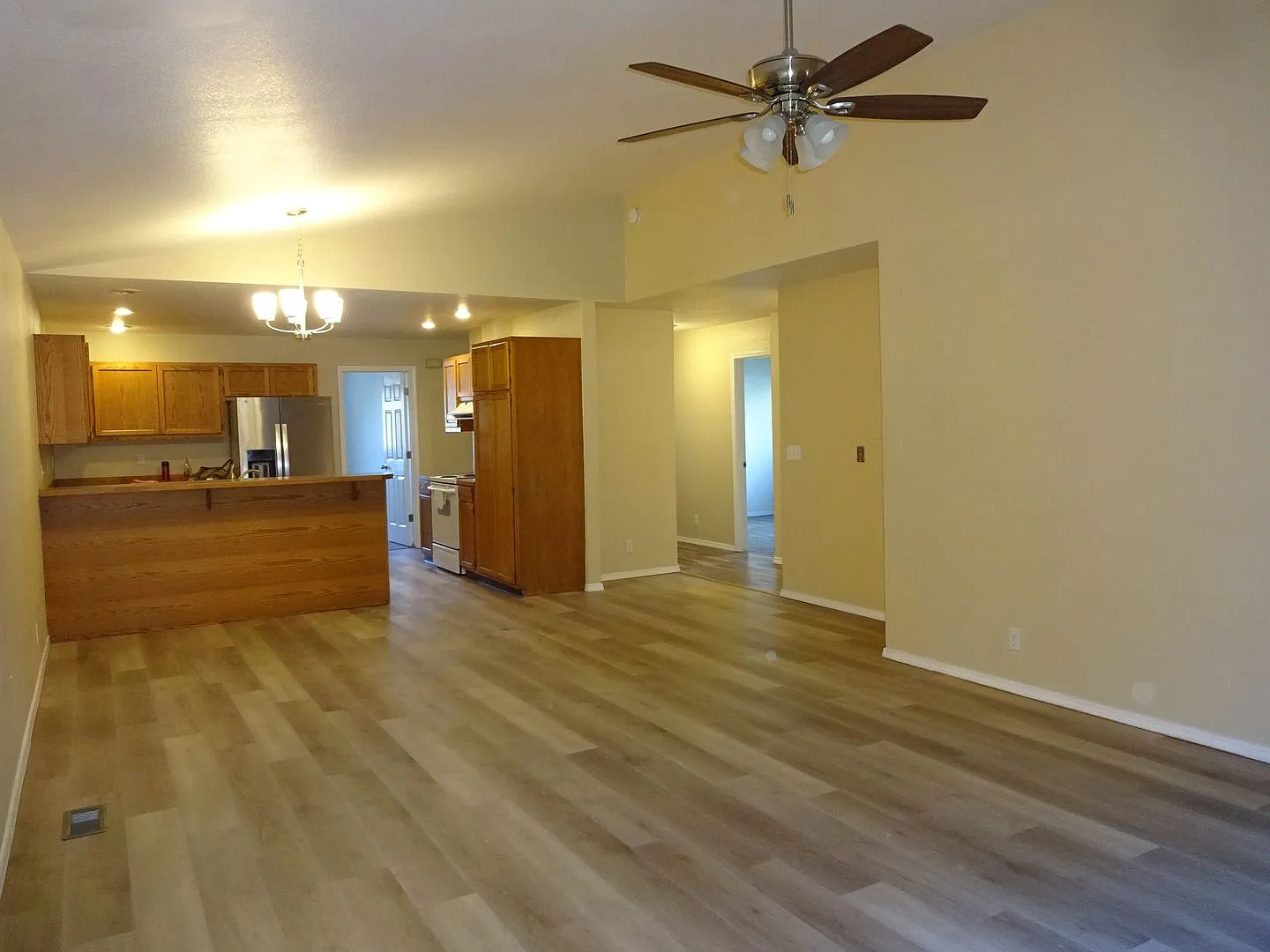 3 Bedroom Home with Garage and Private Fenced Backyard. — Photo 2
