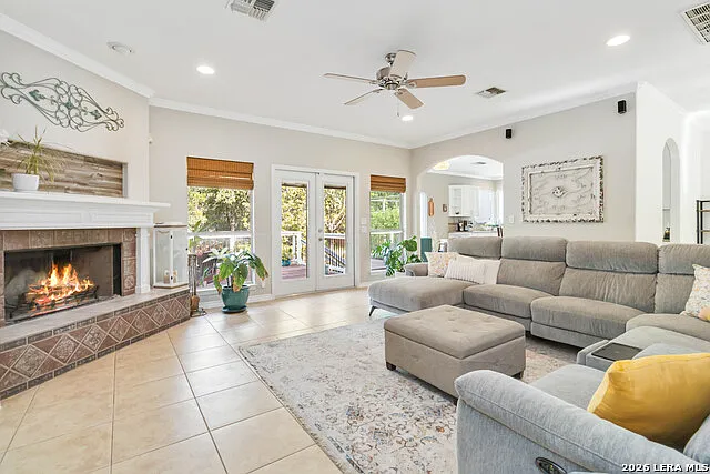 4 bed, 4.5 bath, 4393 sqft, $3,500 — Photo 3