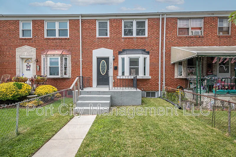 3 bed, 2.0 bath, 1152 sqft, $2,050 — Photo 1