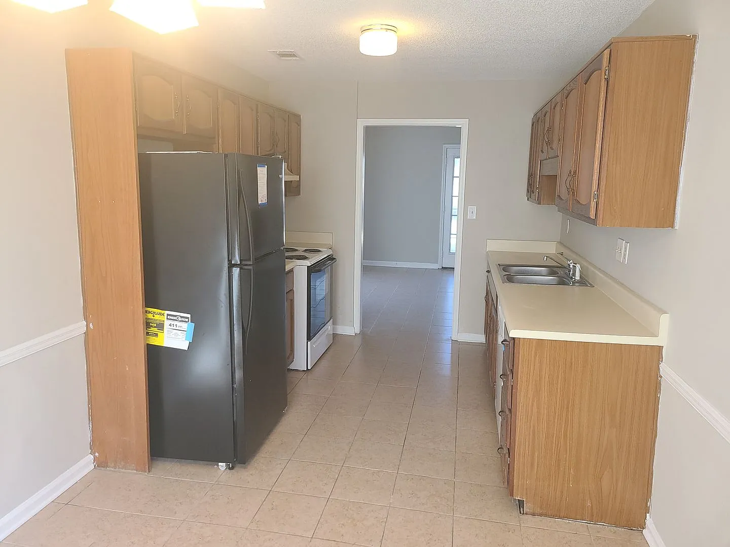 Welcome Home to Comfort and Convenience! — Photo 4