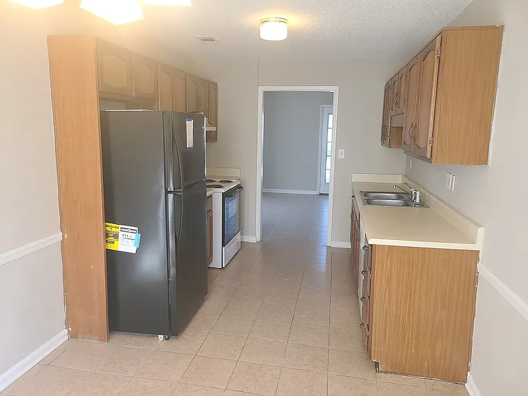 8010 Woodlake Dr — Photo 4