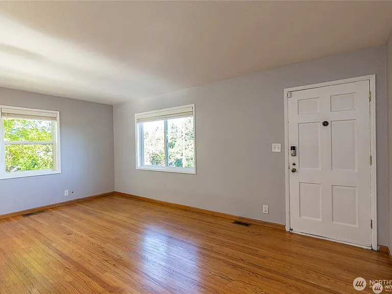 8601 36th Ave SW — Photo 5