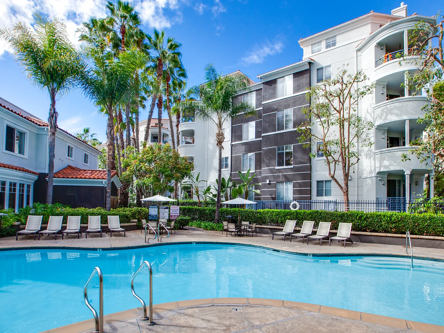 The Villas at Park La Brea — Photo 2