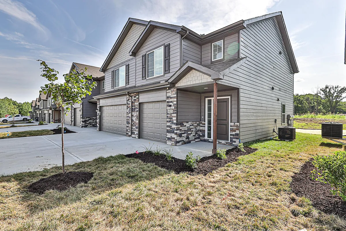 Building Photo - Greystone Townhomes
