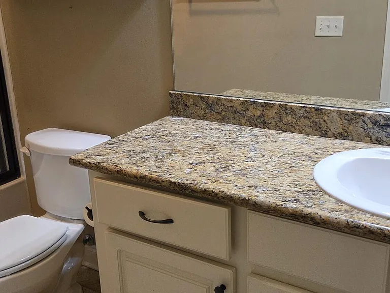 102 Oak Meadow Ct — Photo 18