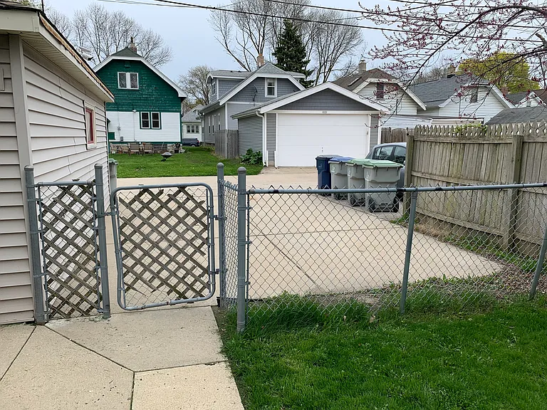 3146 S Clement Ave — Photo 22