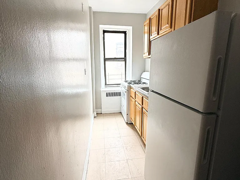 253 E 181st St #4B — Photo 2