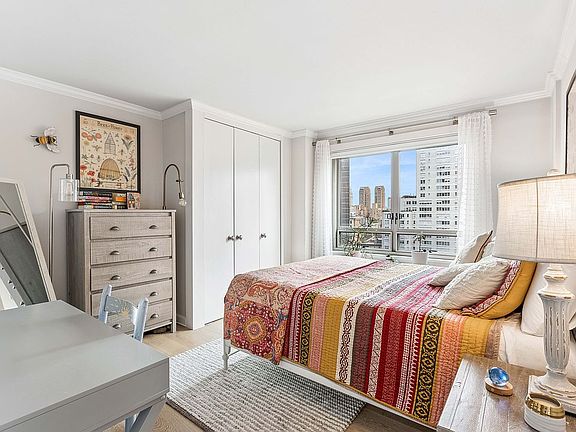 4th image of 170 W End Ave APT 20A