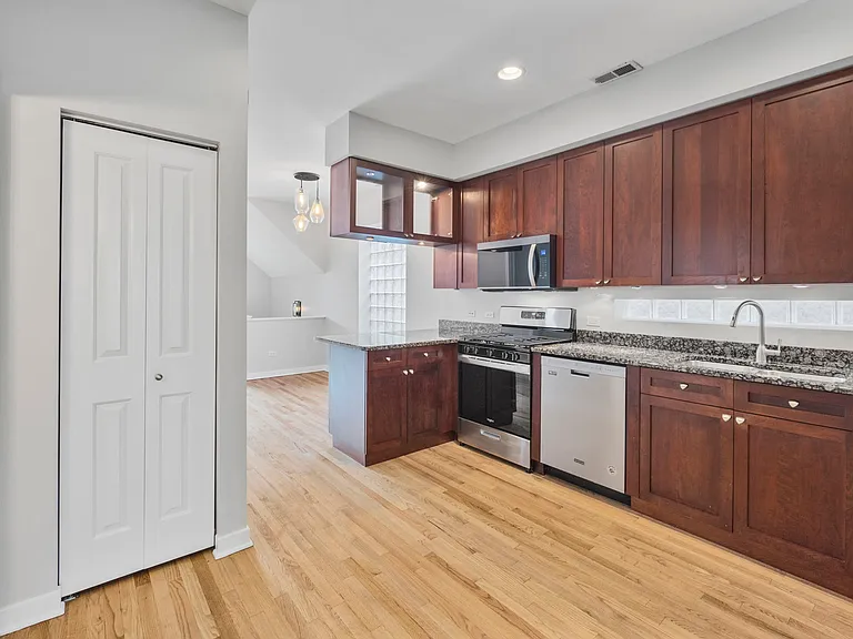 1747 N Wolcott Ave #2 — Photo 17