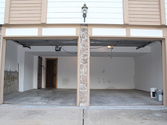 4th image of 11709 Bristol Ave