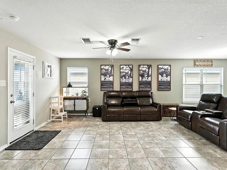 208 Gatewood Clf — Photo 4