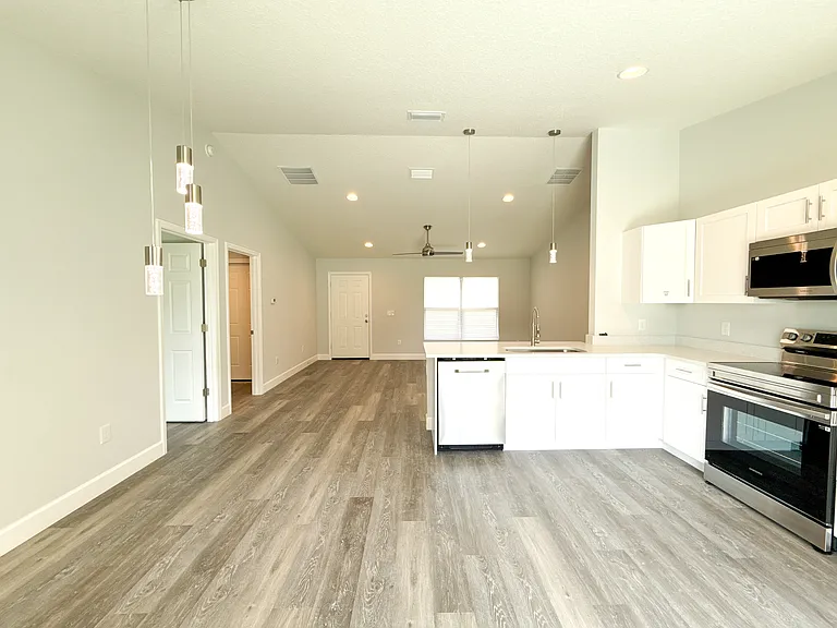 10178 SW 137th St — Photo 6