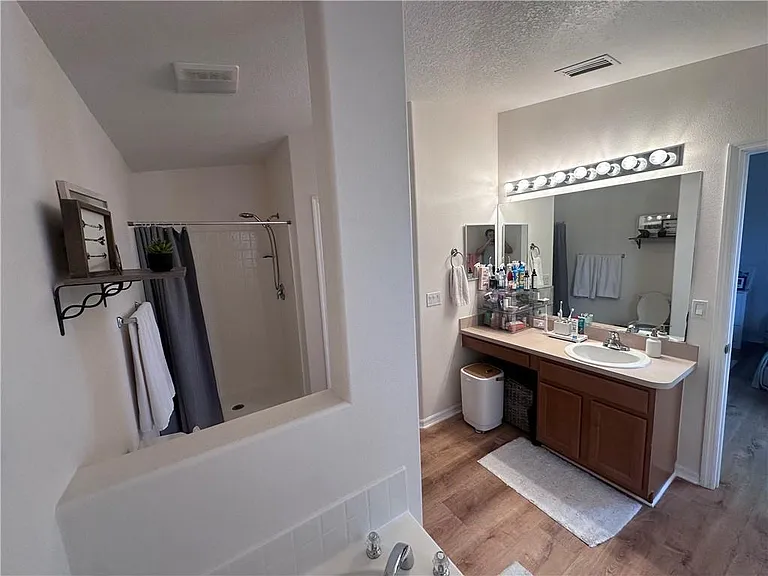 824 Greenleaf Cir — Photo 8