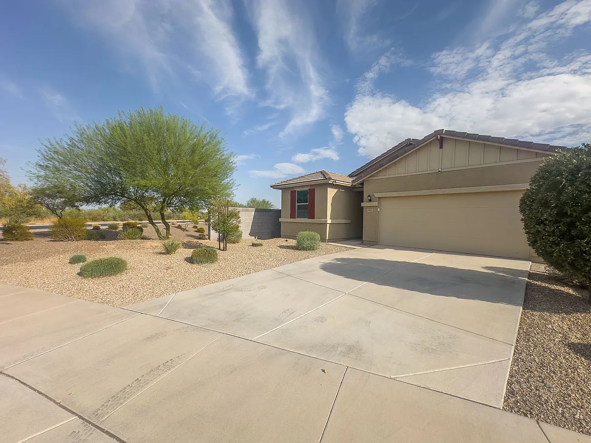 3 Bed 2 Bath Modern Updates and Finishes — Photo 2