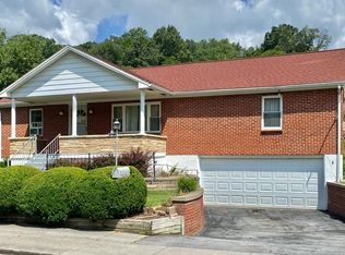 205 Parkview Dr, Bluefield, VA 24605