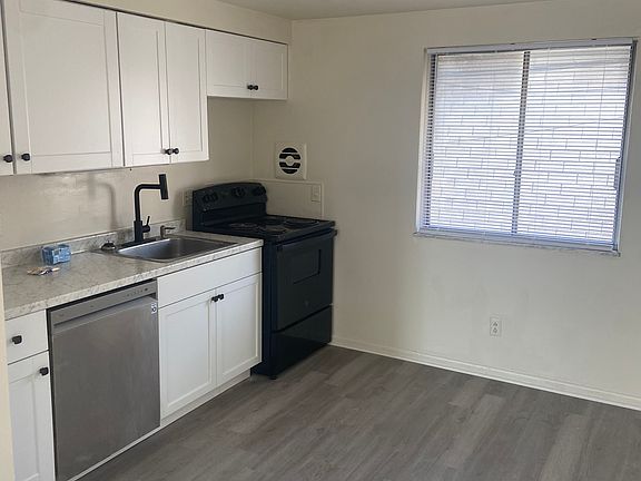 5th image of 667 Riverview Dr #E