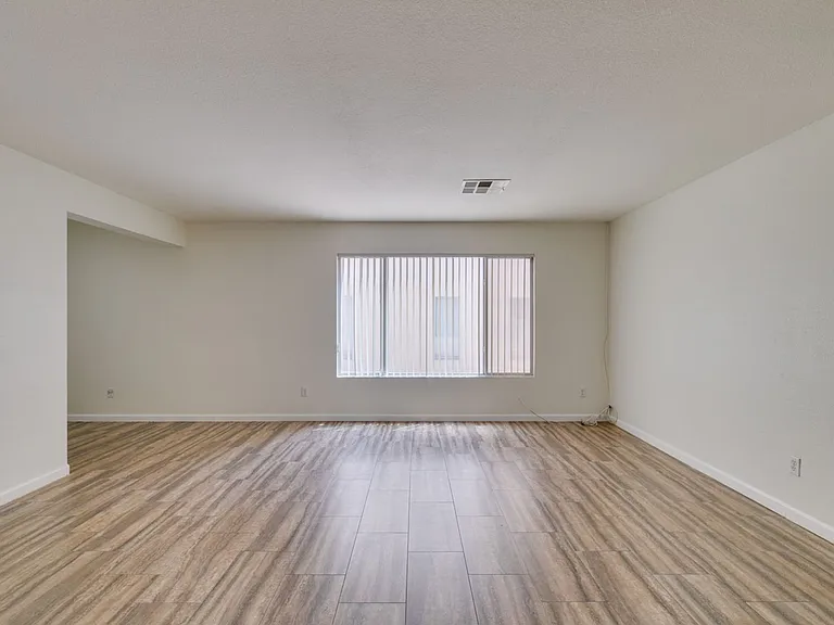 5025 Glittering Star Ct N — Photo 11