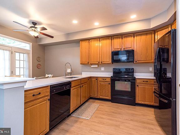 4th image of 101 Oxford Ct #143