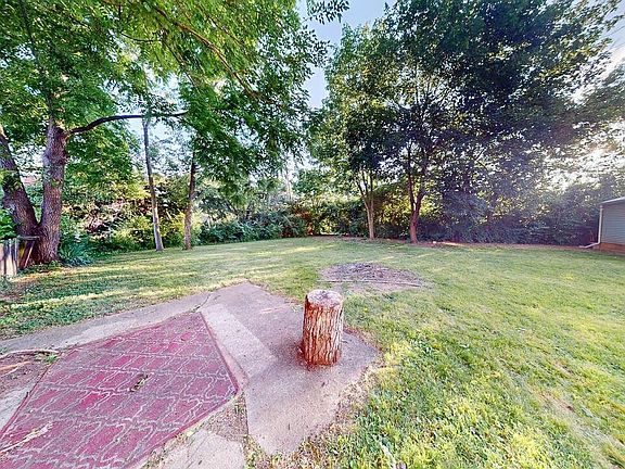3rd image of 705 Riverview Dr