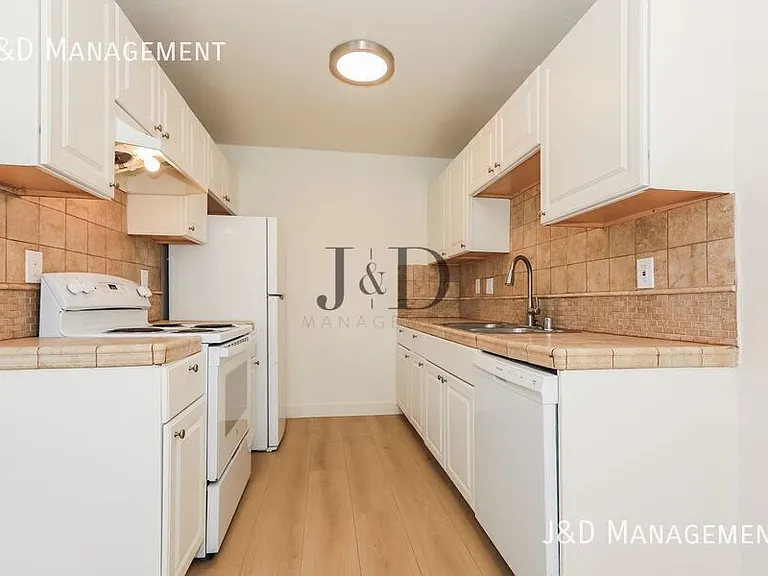909 S Sunshine Ave S — Photo 11
