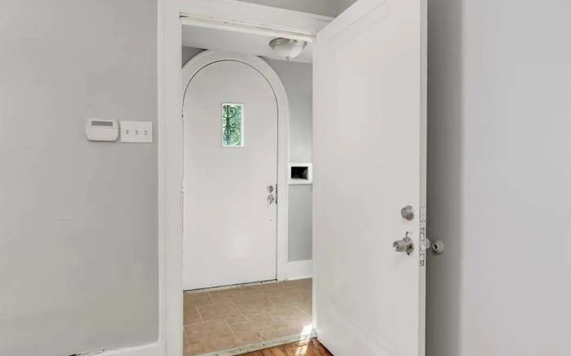 5045 Kensington Rd — Photo 2