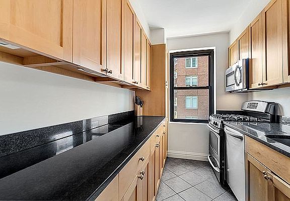 4th image of 177 E 77th St APT 11D