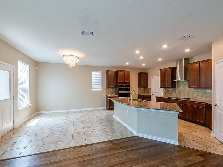5526 Castle Brook Dr — Photo 17