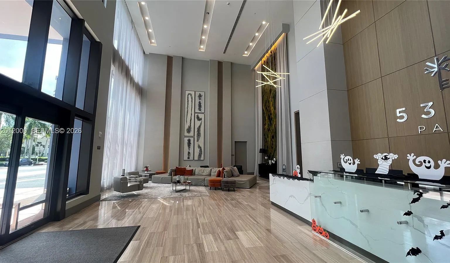 5350 Park Condo — Photo 2