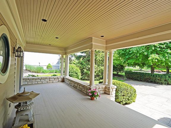 3rd image of 7298 Clubhouse Ct