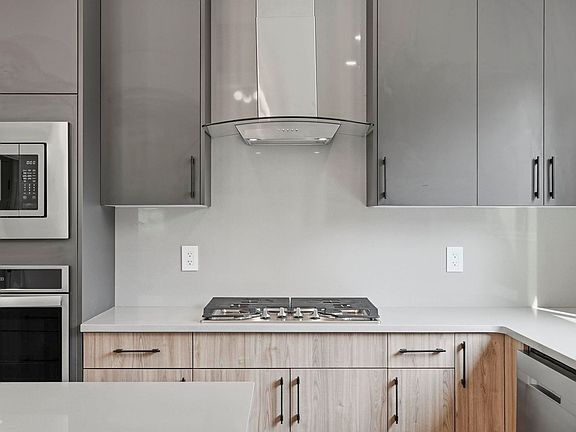4th image of 13909 107a Ave NW